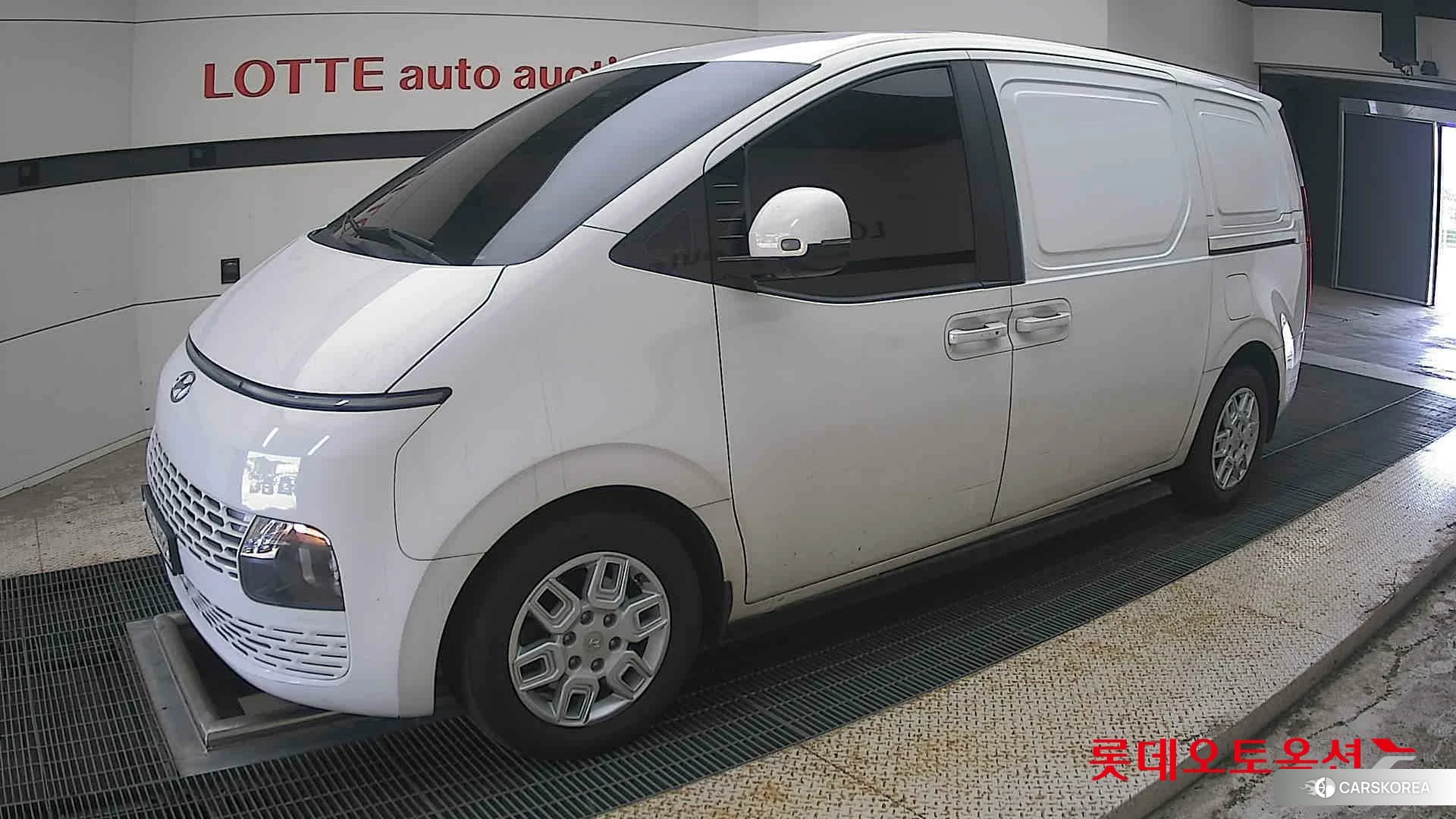 Hyundai Staria 2022 Белый из Кореи, фото 4