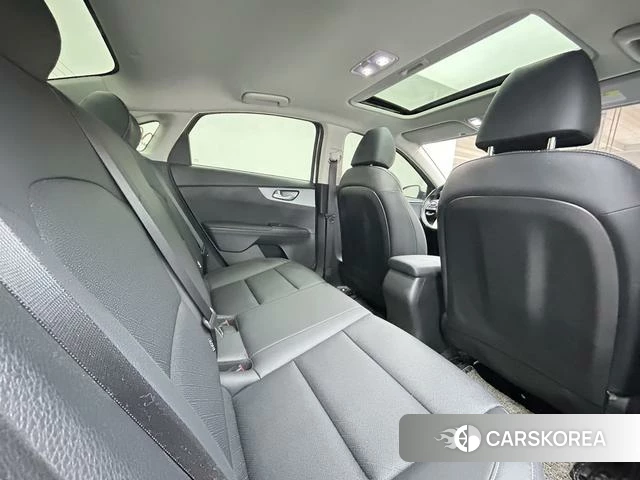 Kia K3 2022 Белый из Китая, фото 4
