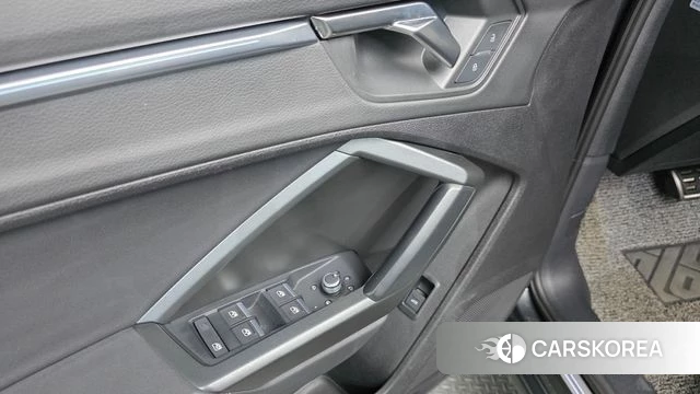 Audi Q3 (F3) 2023 Серый из Кореи, фото 4