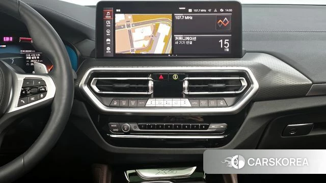 BMW X4 (G02) 2024 Светло-серебряный цвет из Кореи, фото 4