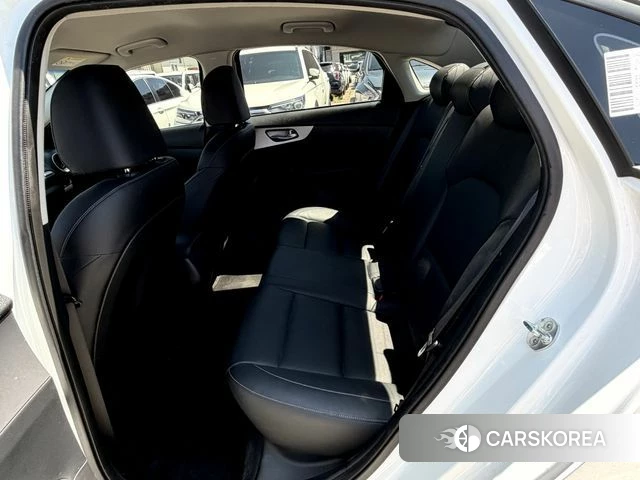 Kia The New K3 2nd generation 2021 Белый из Кореи, фото 4