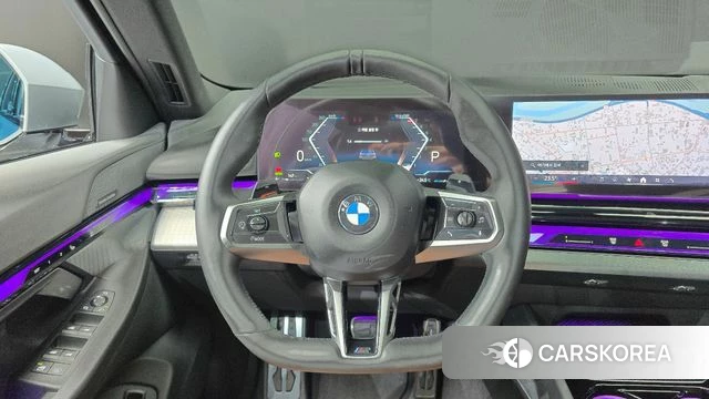 BMW 5 Series (G60) 2024 Светло-серебряный цвет из Кореи, фото 4