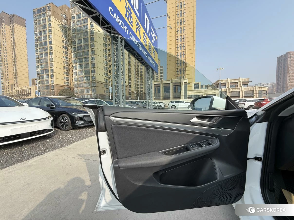 Volkswagen Lingdu 2023 Белый из Китая, фото 4