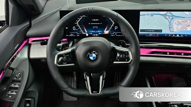 BMW 5 Series (G60) 2025 Черный из Кореи, фото 4