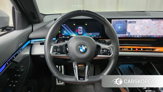 BMW 5 Series (G60) 2024 Цвет галактики из Кореи, фото 4
