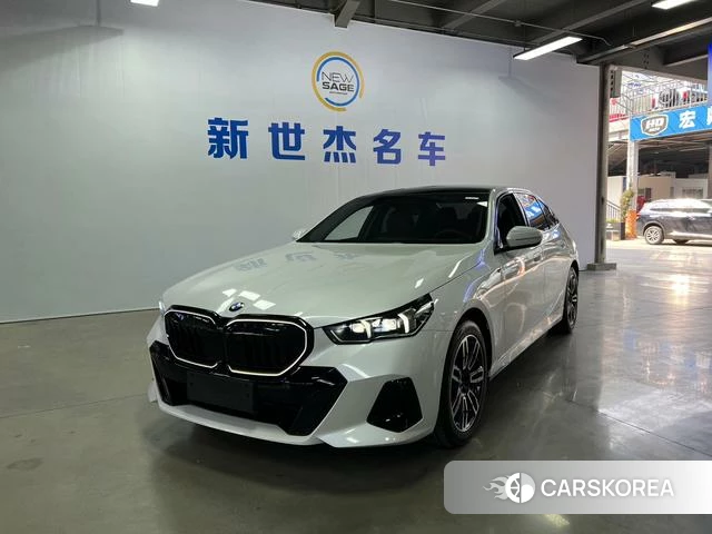 BMW 5 series 2026 Белый из Китая, фото 4