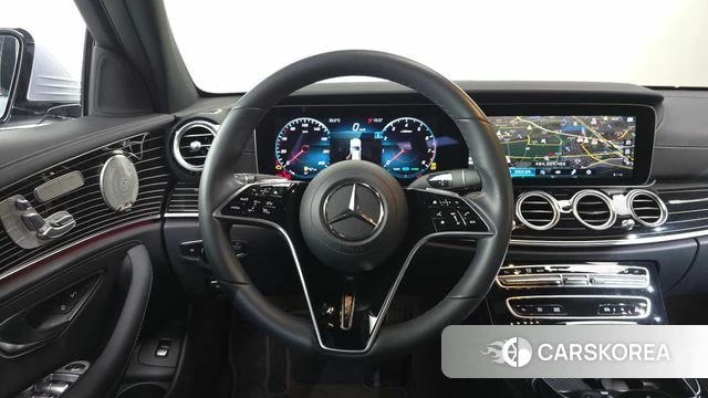 Mercedes-Benz E-Class W213 2023 Серебристо-серый из Кореи, фото 4