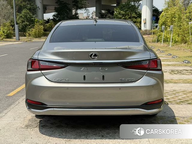 Lexus ES 2022 Серебристо-серый из Китая, фото 4