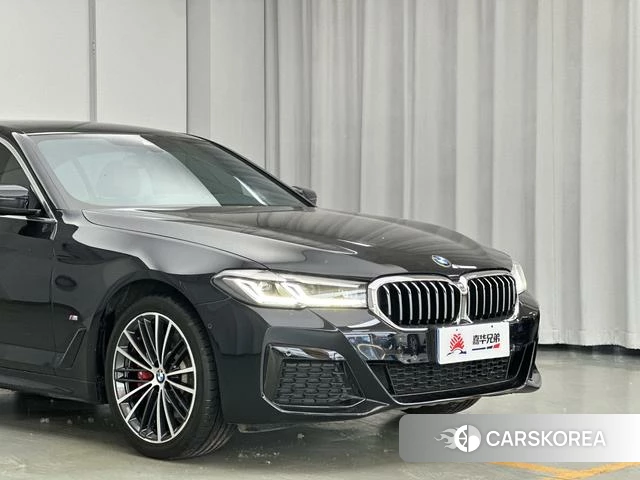 BMW 5 series 2022 Черный из Китая, фото 4