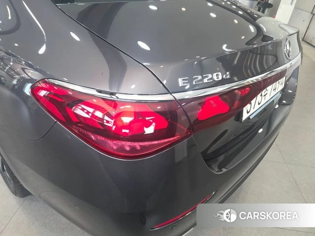 Mercedes-Benz E-Class W214 2024 Серый из Кореи, фото 4