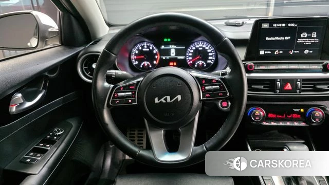 Kia The New K3 2nd generation 2023 Белый из Кореи, фото 4