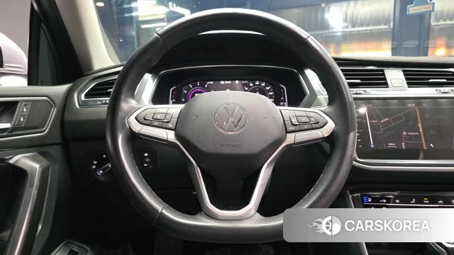 Volkswagen Tiguan Allspace 2022 Серебристо-серый из Кореи, фото 4