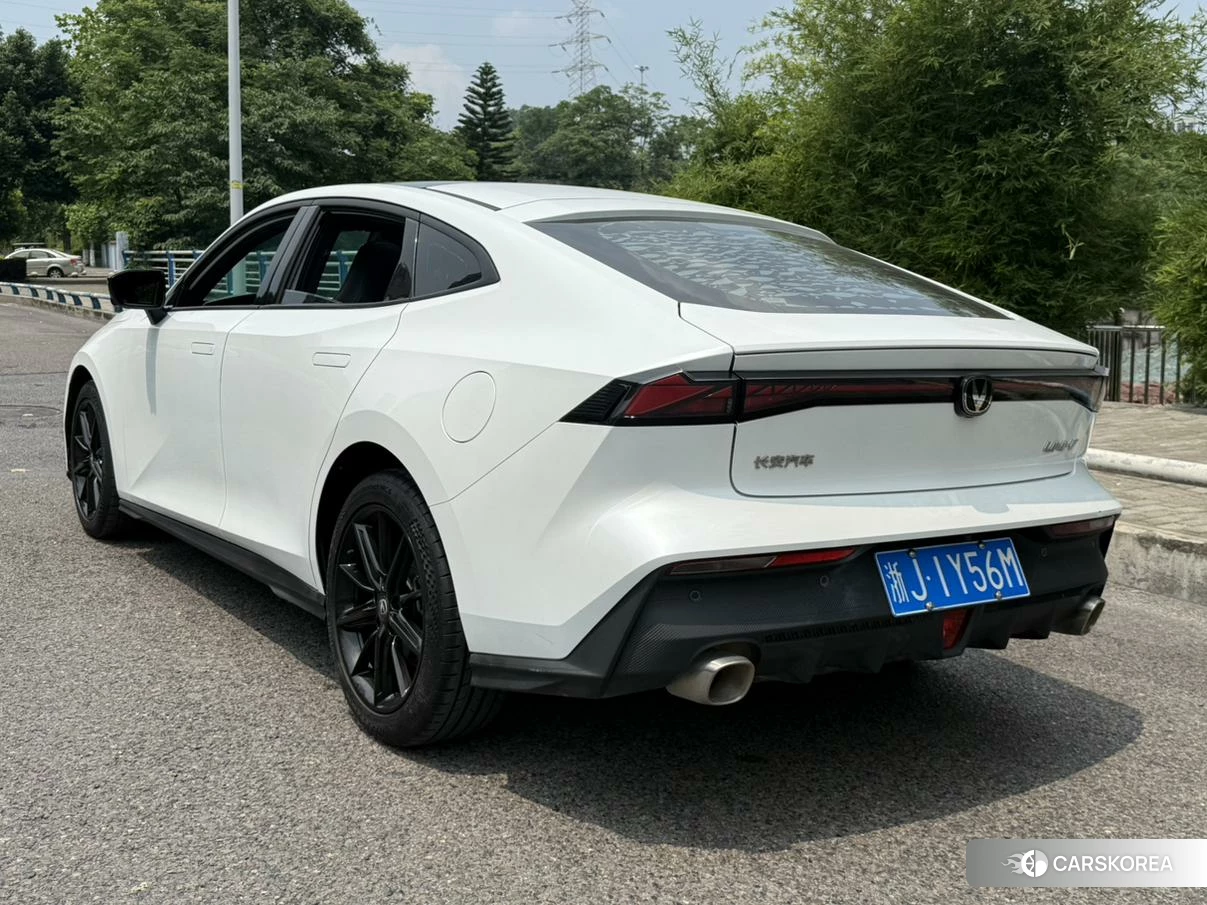 Chang'an UNI-V 2024 Белый из Китая, фото 4
