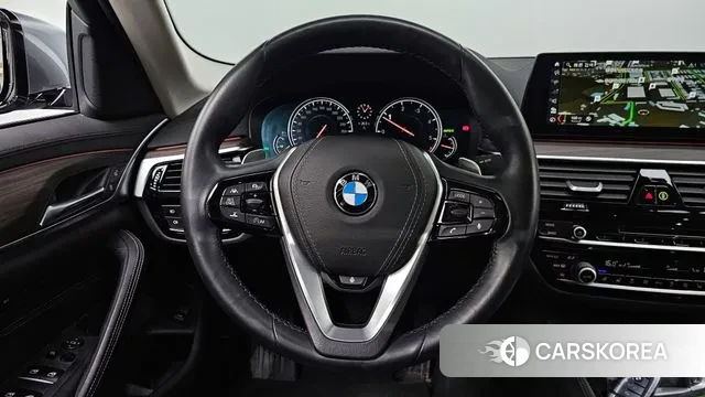 BMW 5 Series (G30) 2018 Серебристо-серый из Кореи, фото 4