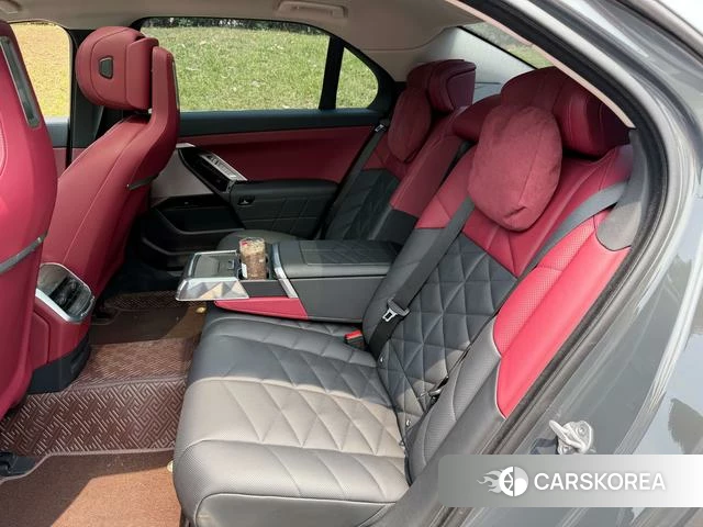 BMW 7 series 2025 Темно-серый из Китая, фото 4