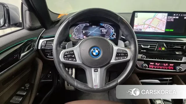 BMW 5 Series (G30) 2023 Серебристо-серый из Кореи, фото 4