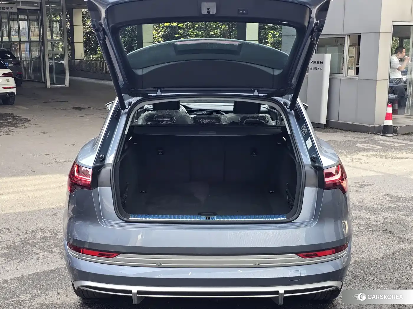 Audi e-tron 2026 Синий из Китая, фото 4