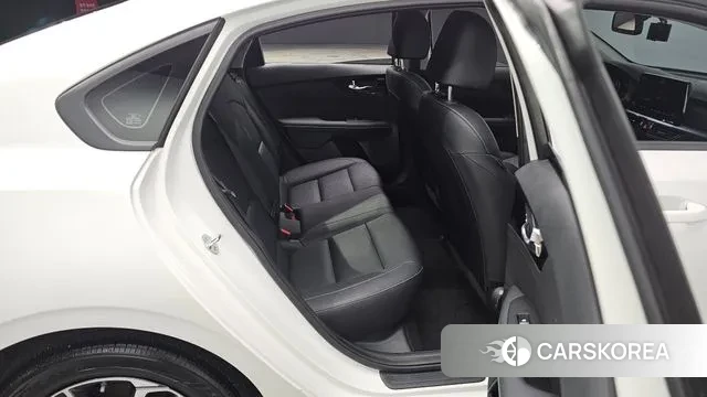 Kia The New K3 2nd generation 2023 Белый из Кореи, фото 4