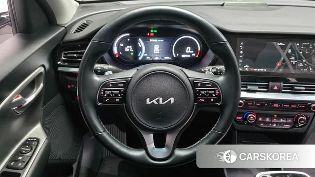 Kia Niro Plus 2023 Белый из Кореи, фото 4
