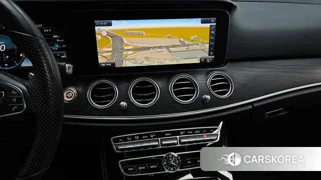 Mercedes-Benz E-Class W213 2018 Серебряный из Кореи, фото 4