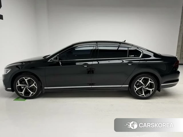 Volkswagen Magotan 2026 Черный из Китая, фото 4