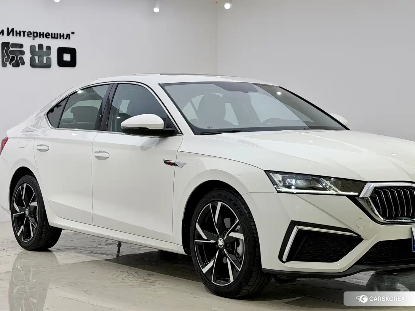 Skoda Octavia 2023 Белый из Китая, фото 4