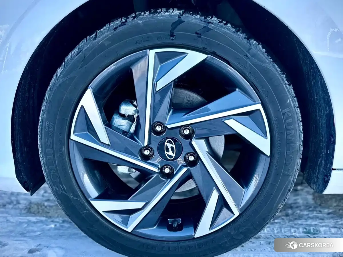 Hyundai Elantra 2023 Белый из Китая, фото 4