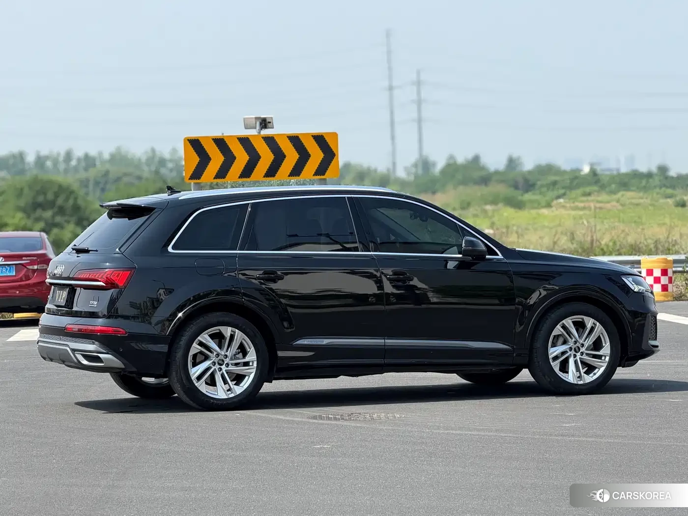 Audi Q7 2023 Черный из Китая, фото 4