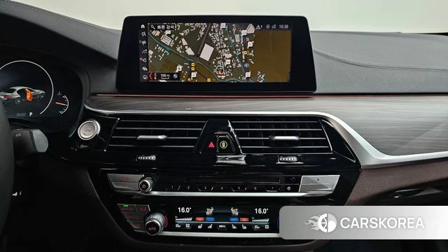 BMW 5 Series (G30) 2019 Белый из Кореи, фото 4