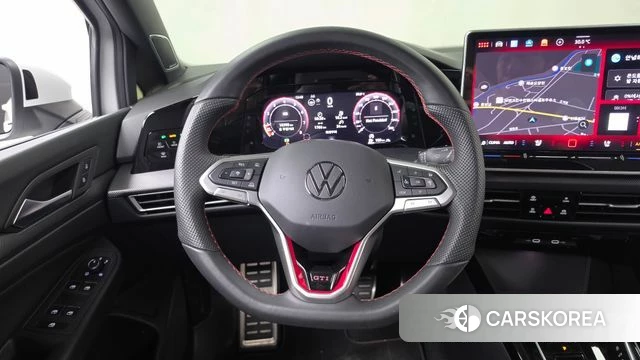 Volkswagen Golf 8th Generation 2025 Белый из Кореи, фото 4