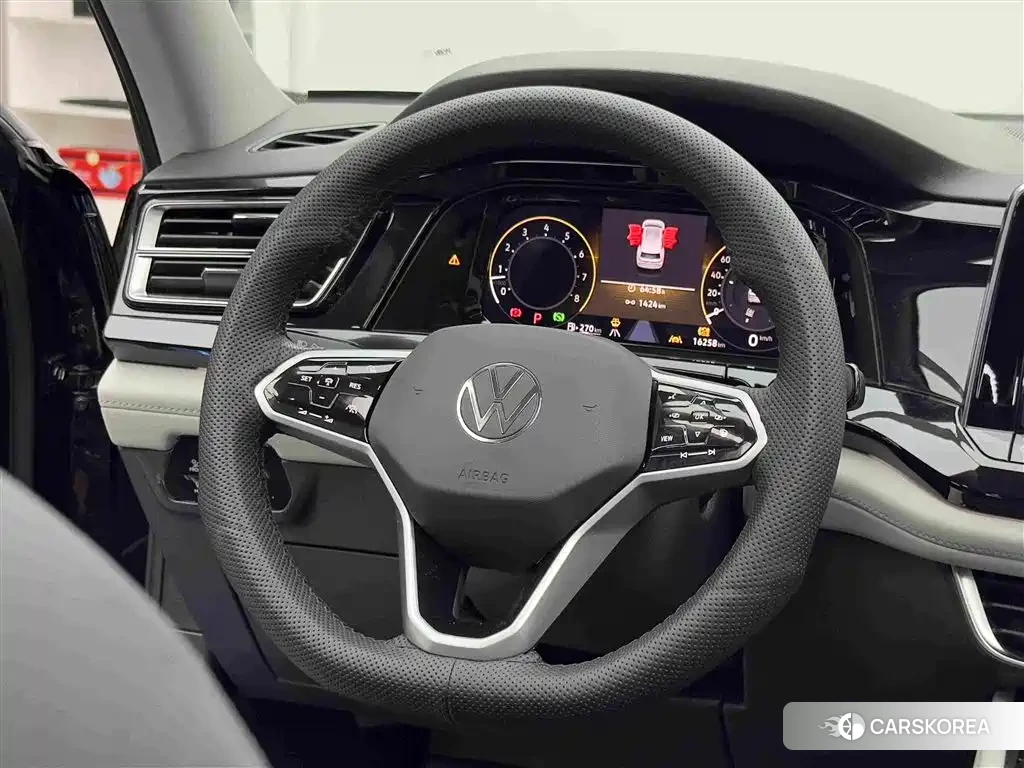 Volkswagen Touareg 2026 Черный из Китая, фото 4