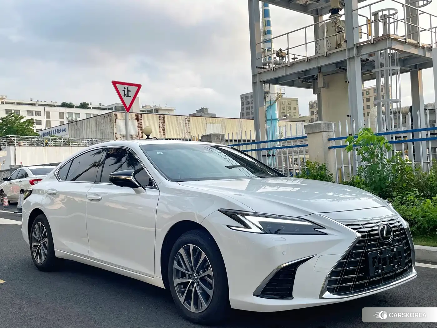 Lexus ES 2026 Белый из Китая, фото 4