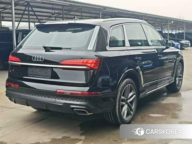 Audi Q7 2026 Черный из Китая, фото 4