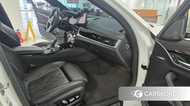 BMW 5 Series (G30) 2020 Белый из Кореи, фото 4