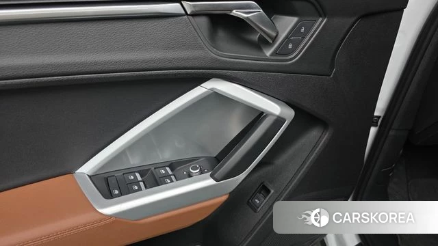 Audi Q3 (F3) 2022 Белый из Кореи, фото 4