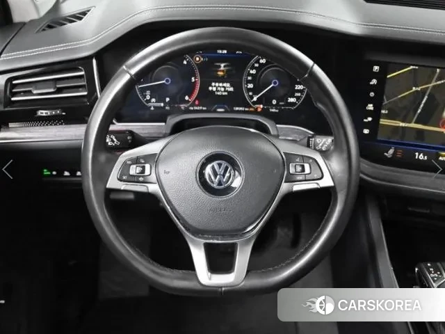 Volkswagen Touareg 3rd generation 2020 Черный из Кореи, фото 4