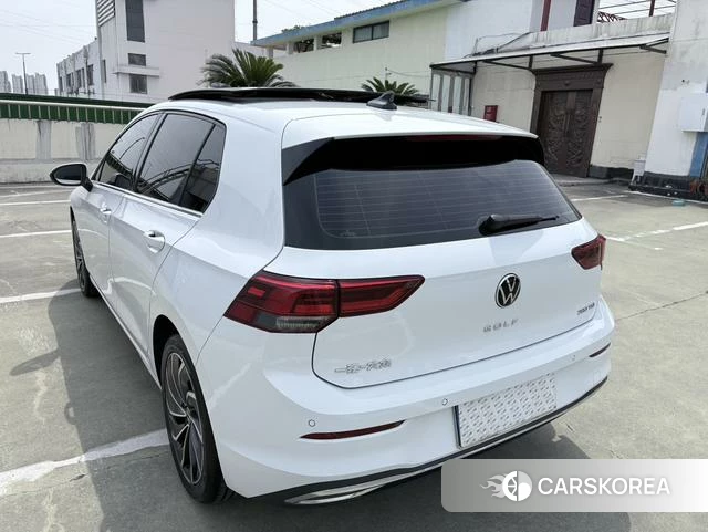 Volkswagen Golf 2024 Белый из Китая, фото 4