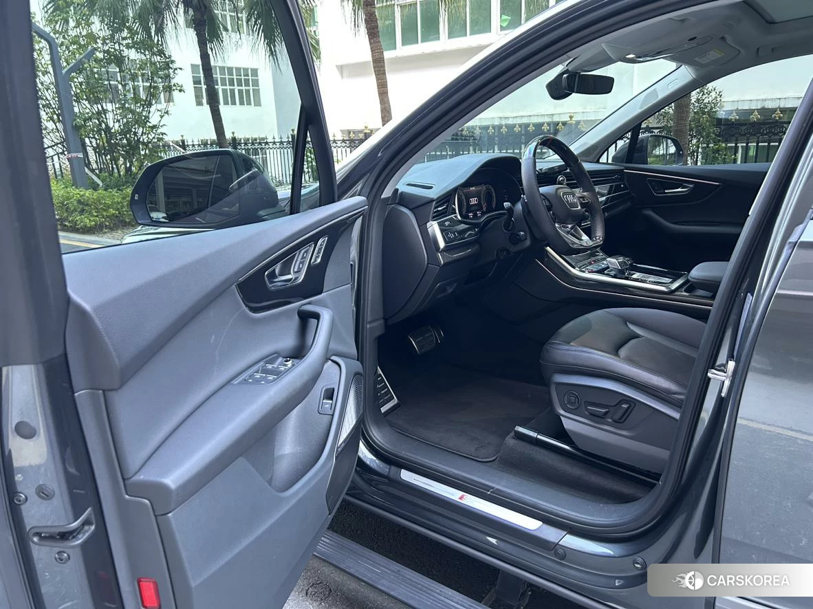 Audi Q7 2021 Темно-серый из Китая, фото 4