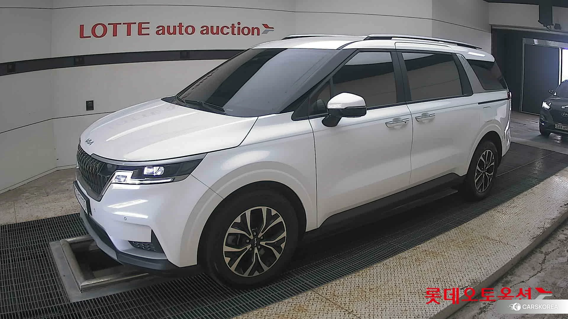 Kia Carnival 2023 Белый из Кореи, фото 4