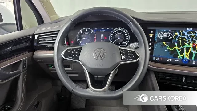 Volkswagen Touareg 3rd generation 2021 Белый из Кореи, фото 4
