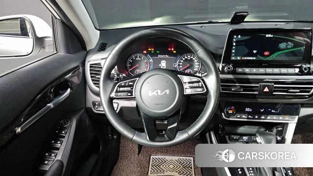 Kia Seltos 2022 Белый из Кореи, фото 4