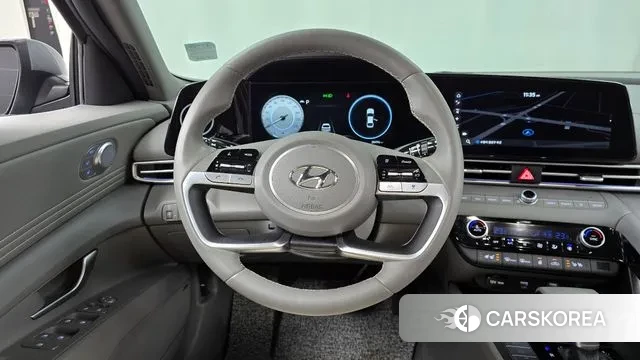 Hyundai Avante Hybrid (CN7) 2022 Светло-серебряный цвет из Кореи, фото 4