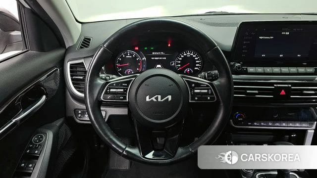 Kia Seltos 2022 Белый из Кореи, фото 4