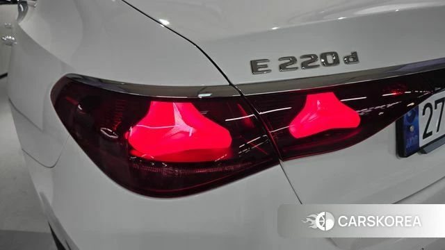 Mercedes-Benz E-Class W214 2024 Белый из Кореи, фото 4