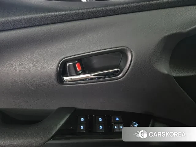 Toyota Prius 4th Generation 2018 Серебряный из Кореи, фото 4