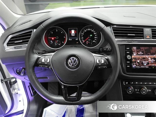 Volkswagen Tiguan second Generation 2019 Белый из Кореи, фото 4