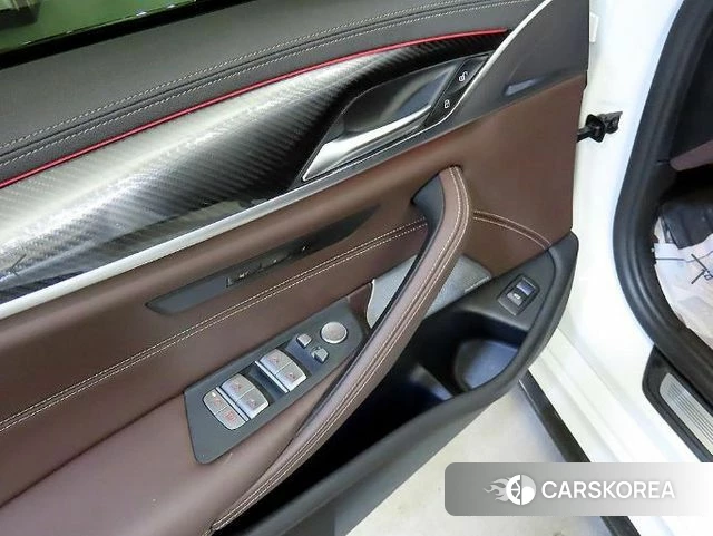 BMW 5 Series (G30) 2022 Белый из Кореи, фото 4