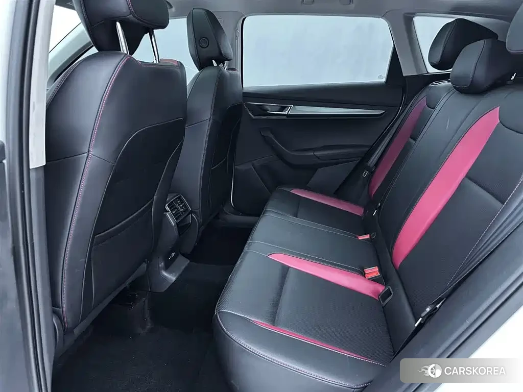 Skoda Karoq 2022 Белый из Китая, фото 4