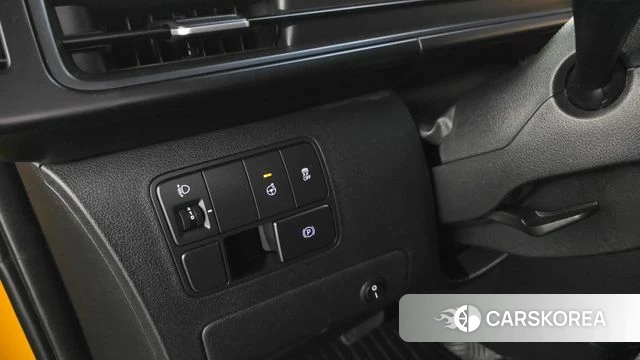 Hyundai Staria 2023 Желтый из Кореи, фото 4