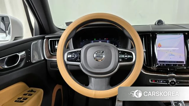 Volvo XC60 second Generation 2022 Белый из Кореи, фото 4
